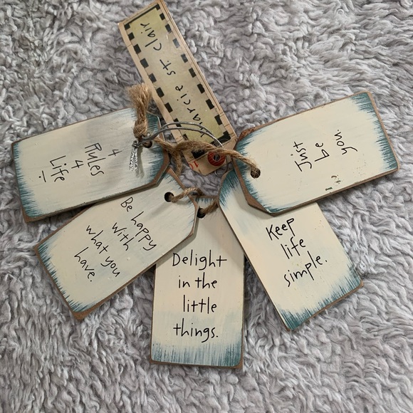 Decor - Picture 2 of 4